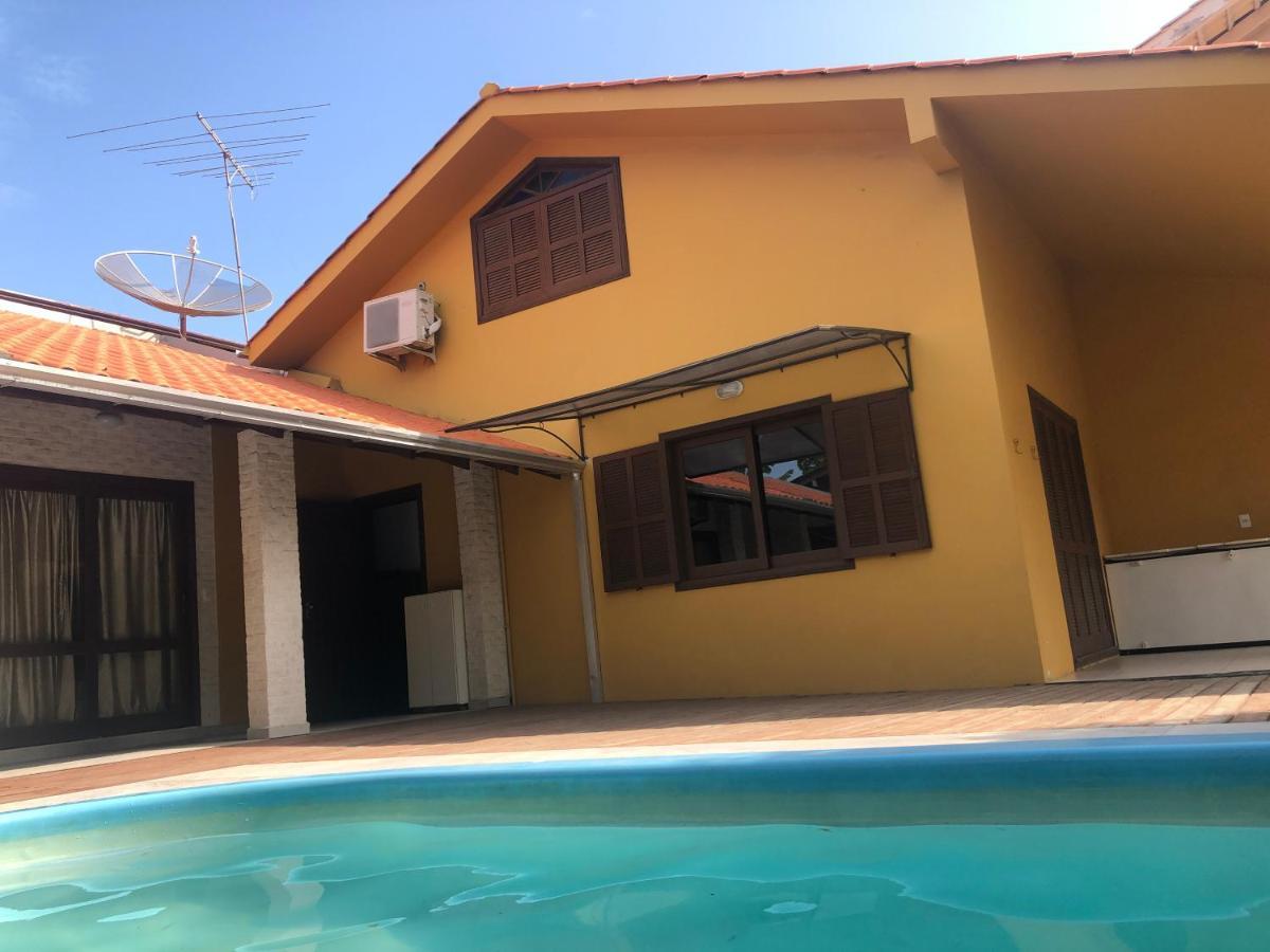 Linda Casa Com Piscina Em Bombinhas, Espaco Inteiro Luaran gambar