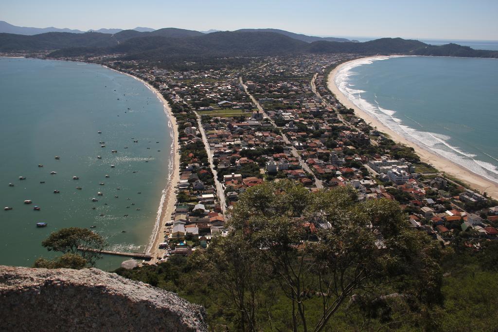 Linda Casa Com Piscina Em Bombinhas, Espaco Inteiro Luaran gambar